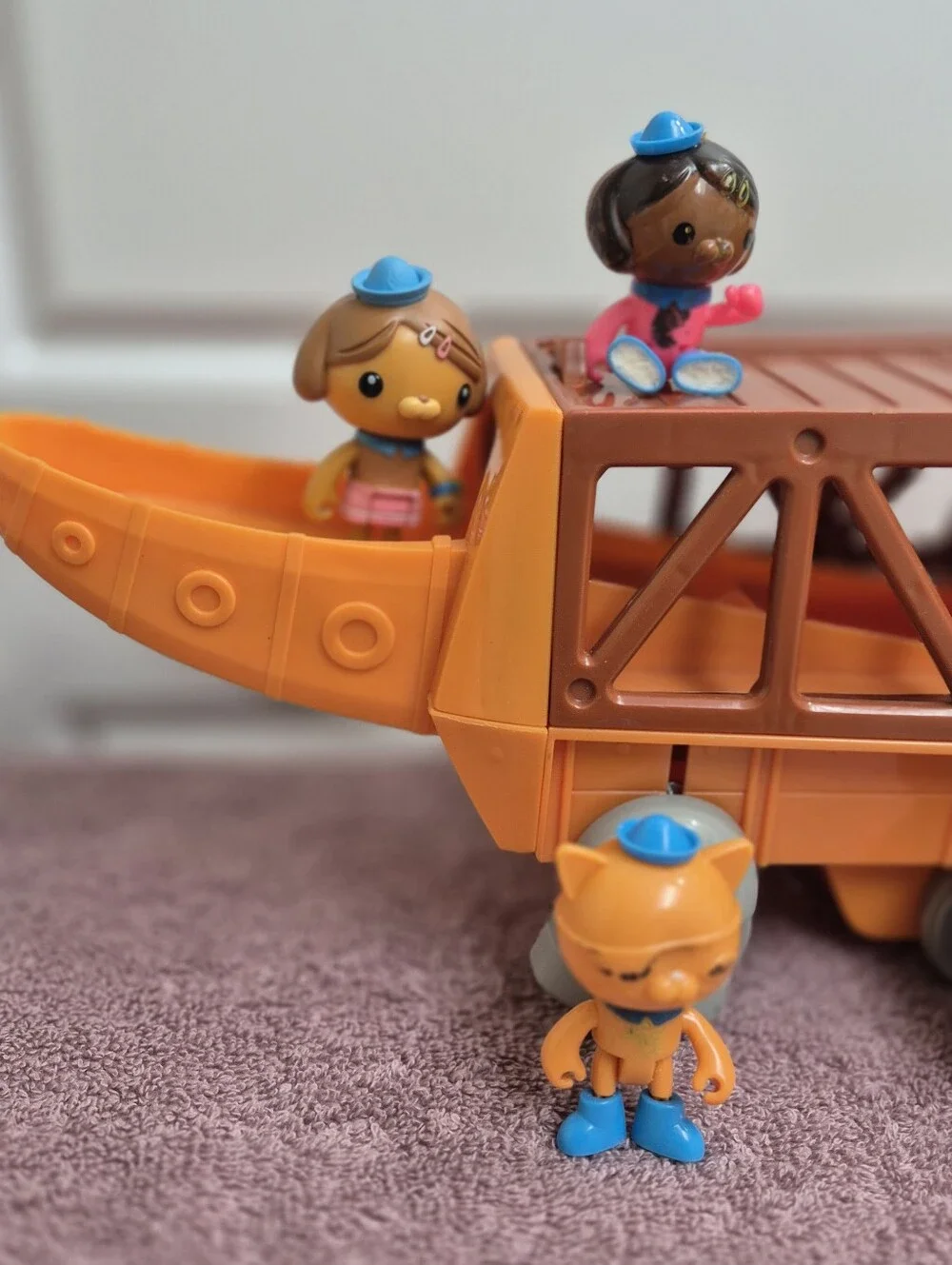 Octonauts Gup G Salamander With 5 Figures In Excellent Condition.